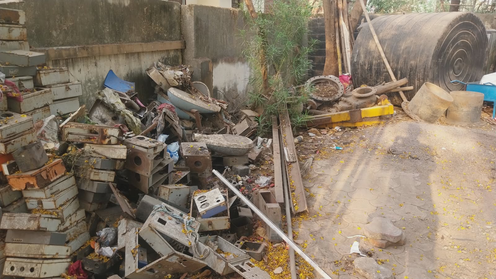 मंत्री के निर्देश पर गंभीर हुआ रिसाली कार्यालय को कबाडी मुक्त कर आयुक्त ने कोष में जमा कराया 12 लाख।