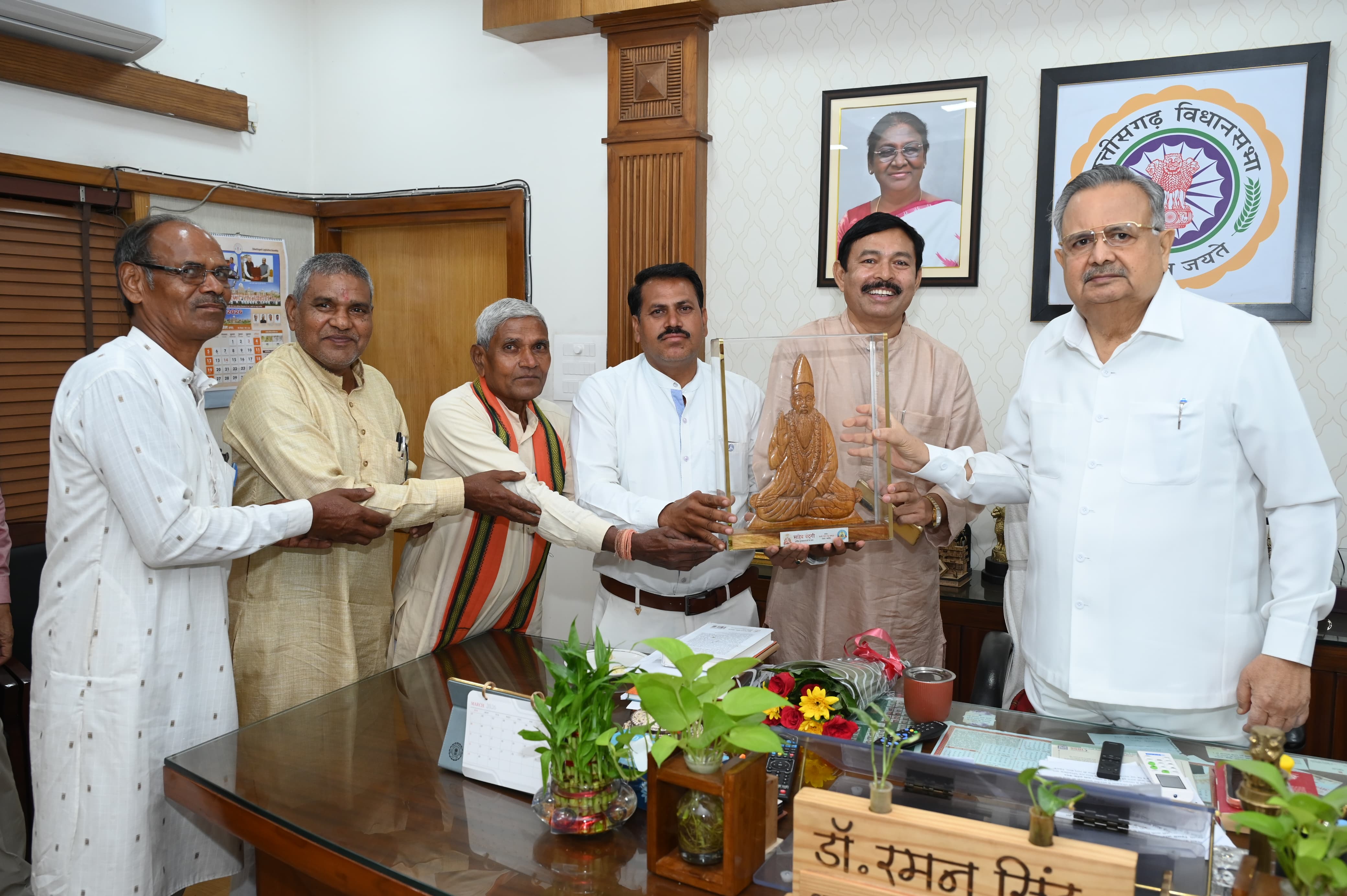 विधानसभा अध्यक्ष डॉ. रमन सिंह से मिला कबीरपंथी साहू समाज, सत्संग भवन निर्माण और जोगीमठ को पर्यटन स्थल घोषित करने की रखी मांग