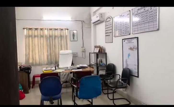 अवैध मुरूम खनन और परिवहन पर प्रशासन मौन, ड्यूटी से नदारद मिले माइनिंग अधिकारी बालोद प्रवीण चंद्राकर।