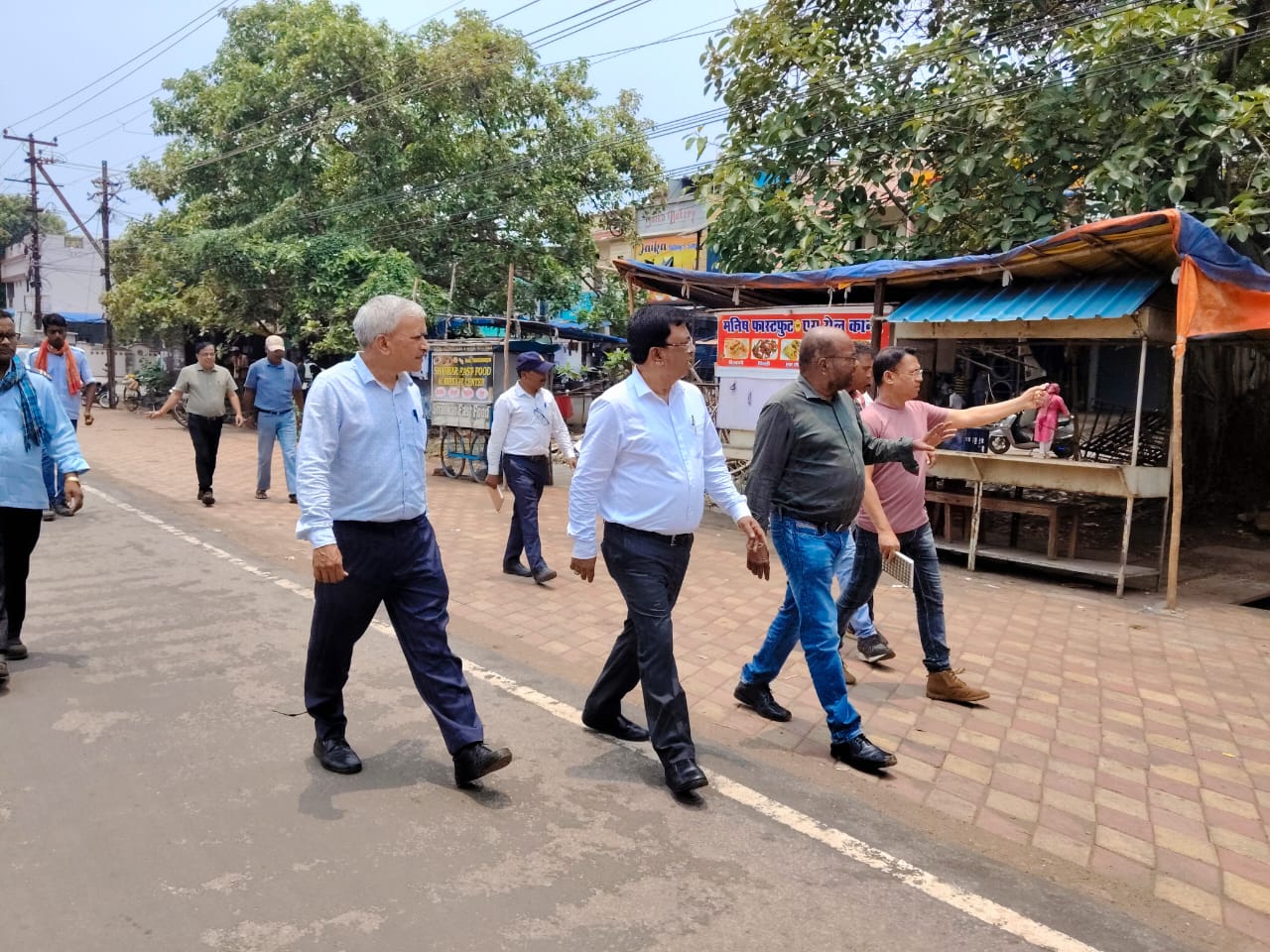 मुख्य महाप्रबंधक (TA & CSR) श्री उत्पल दत्ता ने आज भिलाई टाउनशिप में सिविक सेंटर, सेक्टर 4 मार्केट और सेक्टर 7 मार्केट के आसपास के क्षेत्रों का दौरा किया।