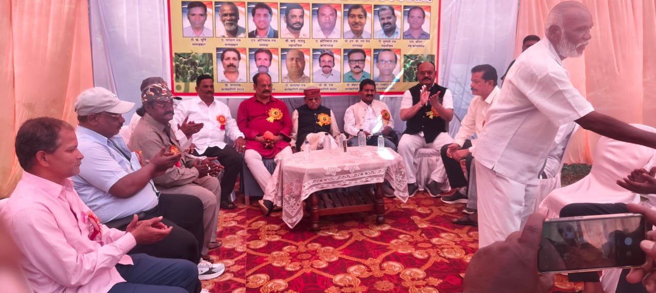 सर्व तेलुगू समाज द्वारा विश्व बैंक कॉलोनी में कार्तिक मास पारिवारिक मिलन समारोह का कार्यक्रम किया गया।