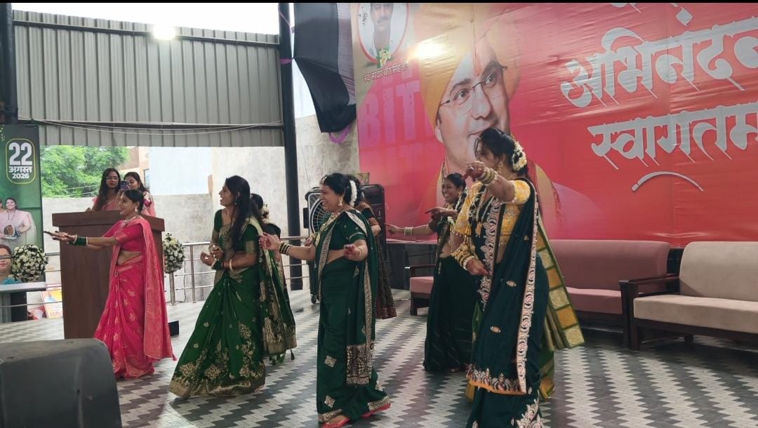 बीरा जी के अंगना में भव्य तीज मिलन समारोह संपन्न, वैशाली नगर की हज़ारों महिलाओं ने दिखाई छत्तीसगढ़ी संस्कृति की झलक।