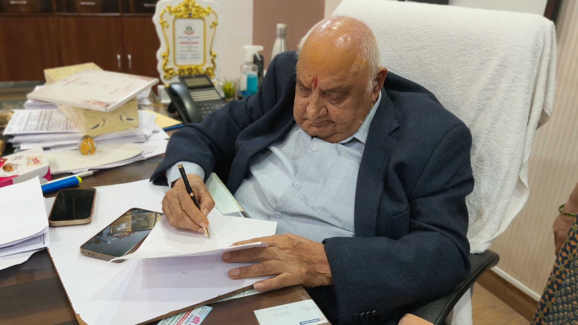 *शिक्षा, स्वास्थ और रोजगार के लिए शंकराचार्य एक विकल्प साकार किया शिक्षा विद श्री इंद्रजीत प्रसाद मिश्रा जी।