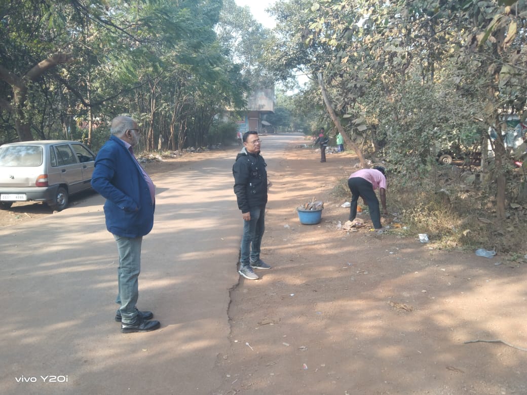 टाउनशिप मे  विशेष स्वच्छता अभियान ‘ऑपरेशन जानी दुश्मन ’ के तहत साफ सफाई।