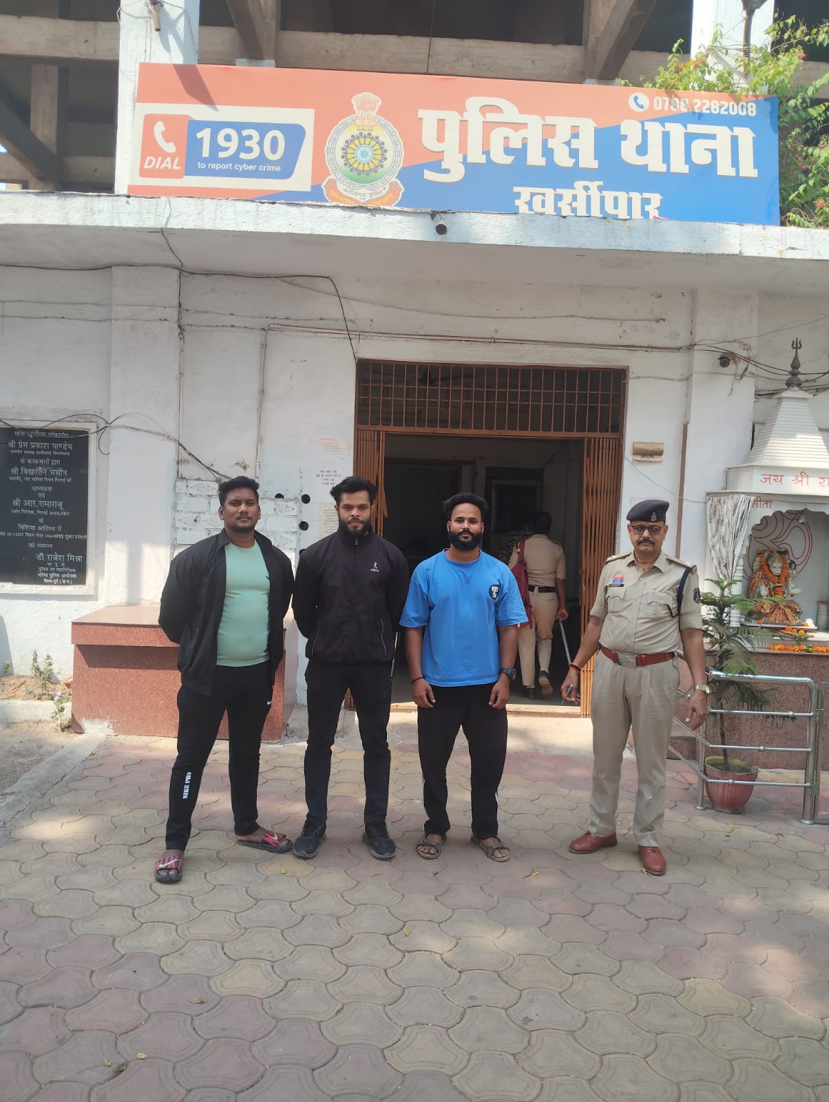 गैस एजेंसी में ग्राहकों को  बाउंसरों के द्वारा मारपीट करने पर 03 बाउंसरों के ऊपर प्रतिबंधात्मक कार्यवाही l