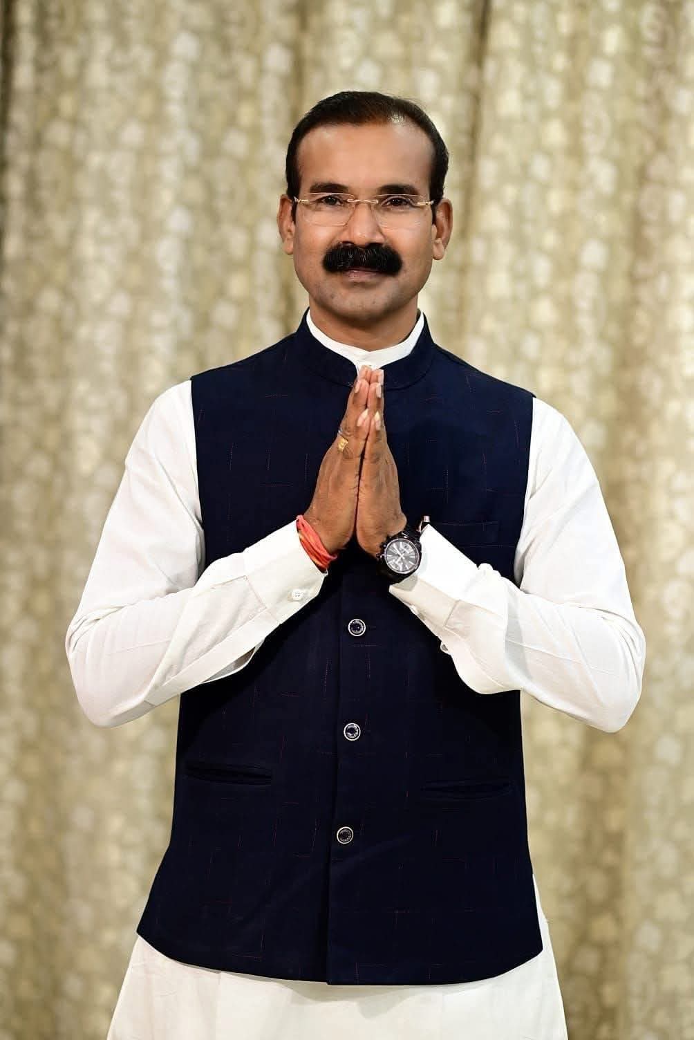 लोकप्रिय नेता ने  गरीबों के आसियाने टूटने गुंडरदेही विधायक कुंवर सिंह निषाद ने मुख्यमंत्री को लिखा पत्र; ग्राम पंचायत नकटी में विधायक कॉलोनी निर्माण का किया विरोध।