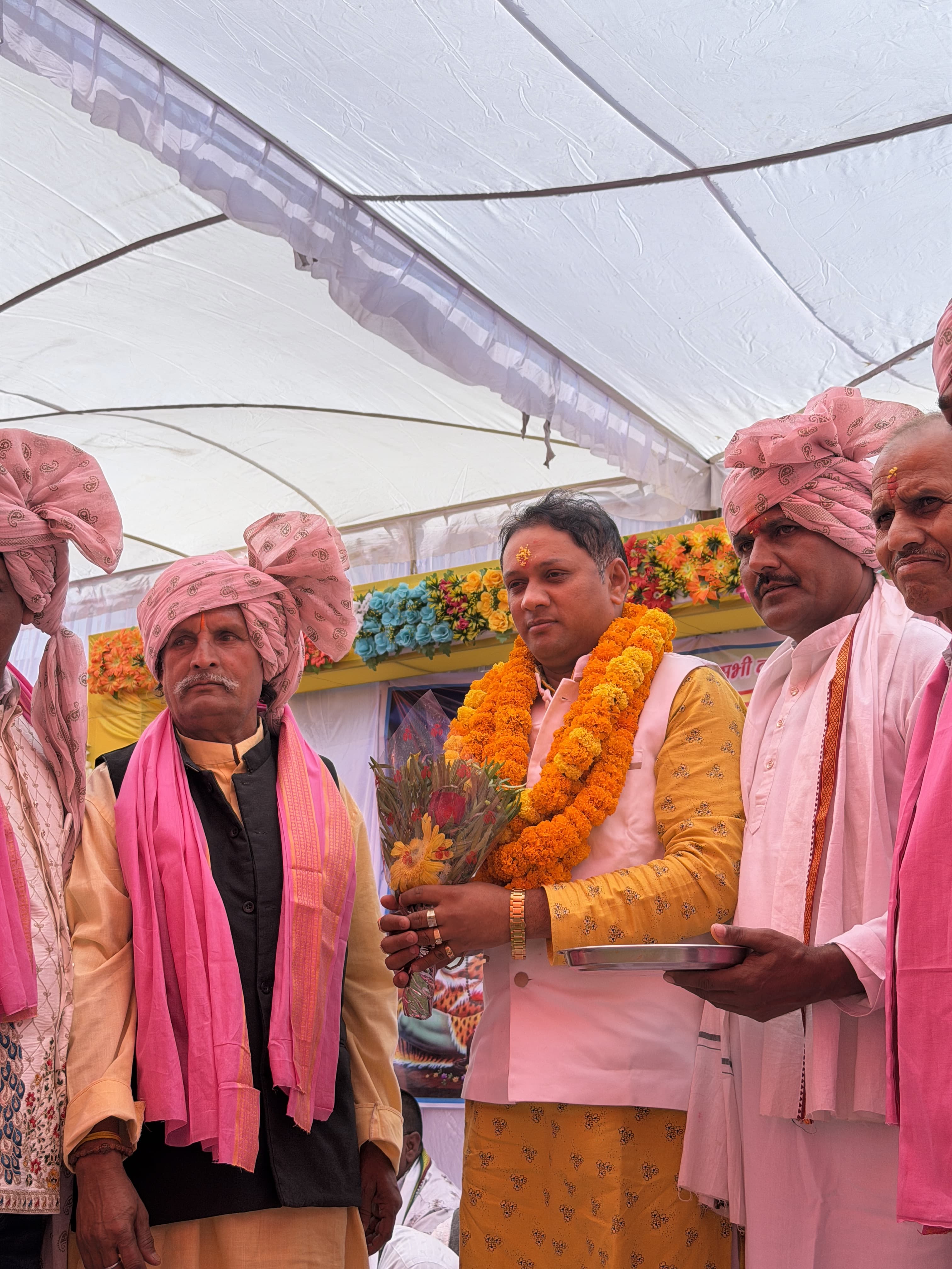 महाशिवरात्रि पर सिर्राभांठा में माता बहादुर कलारिन जयंती समारोह संपन्न: जसवंत सिन्हा ने भवन निर्माण हेतु दी ₹2.01 लाख की दान राशि।