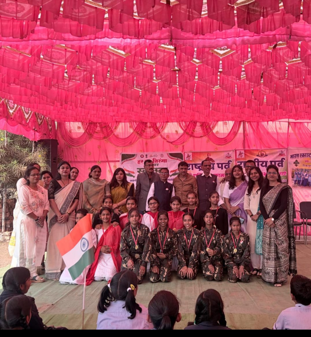 शासकीय उच्चतर माध्यमिक विद्यालय गुण्डरदेही और स्वामी आत्मानंद उत्कृष्ट अंग्रेजी माध्यम विद्यालय गुण्डरदेही ने  संयुक्त रूप से राष्ट्रीय पर्व 26 जनवरी गणतंत्र दिवस मनाया गया।