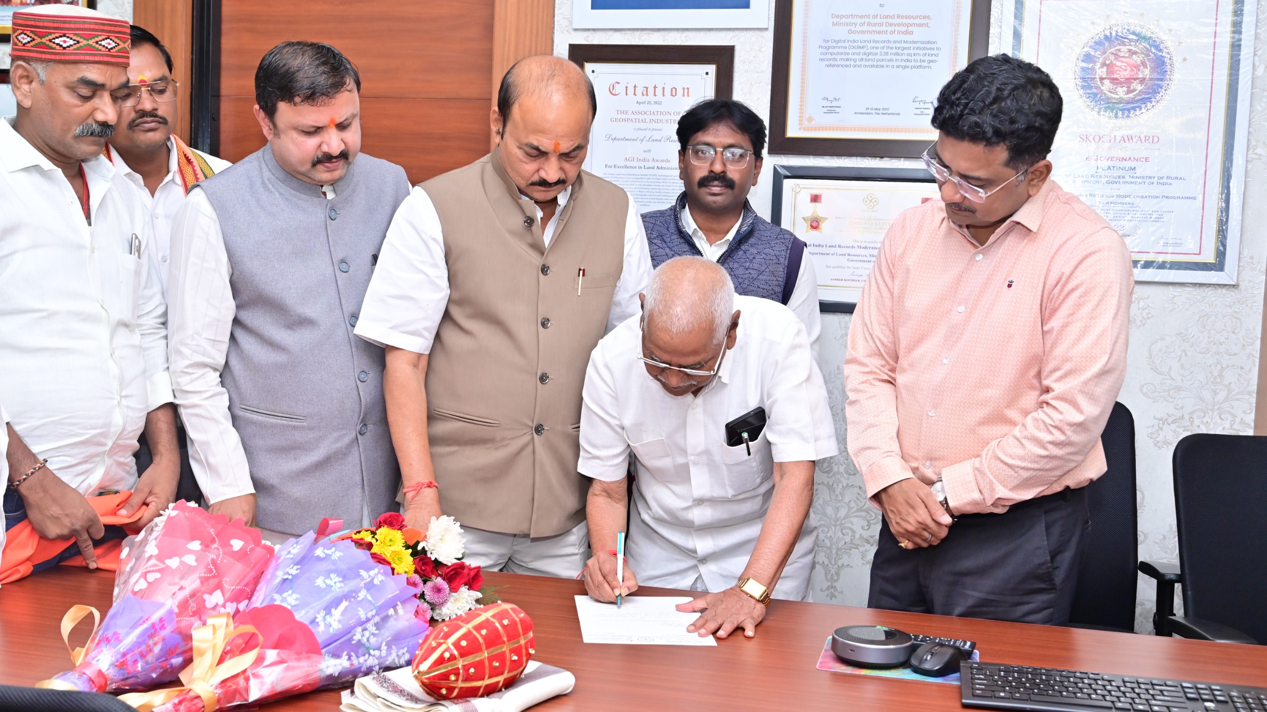 राजमहंत डोमन लाल कोसेवाडा रायपुर पहुंचे उपाध्यक्ष, अनुसूचित जाति विकास प्राधिकरण का पदभार ग्रहण किये।