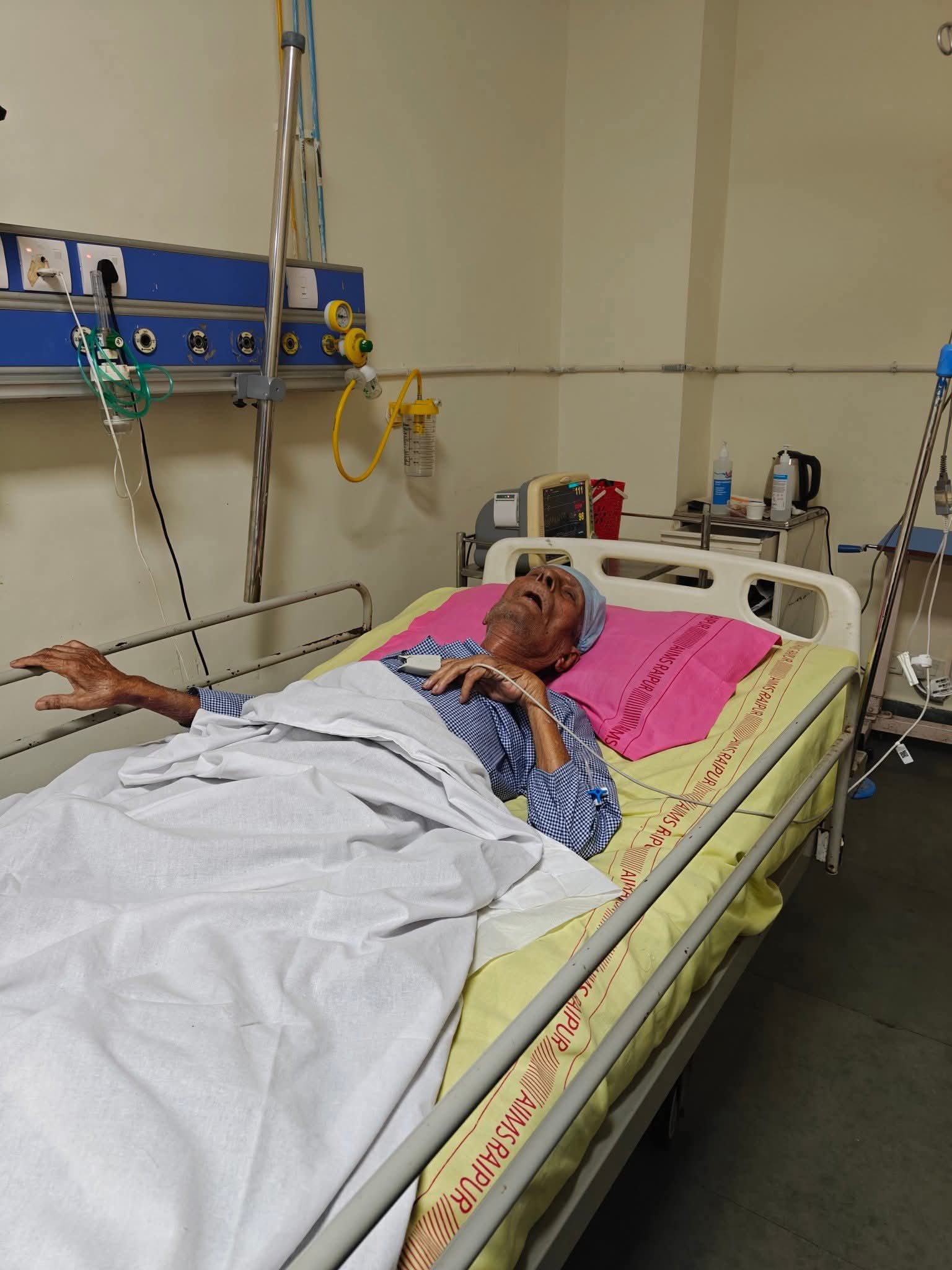 रायपुर एम्स हॉस्पिटल की ईलाज में घोर लापरवाही की शिकायत बाद हुआ उपचार चालू अब साहित्यकार विनोद कुमार शुक्ल नहीं रहे।