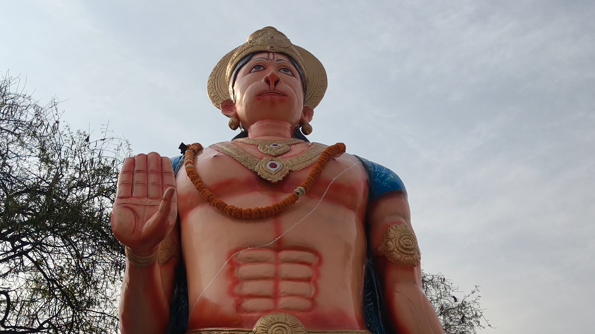 टंकी मरोदा में गूंजेंगे श्री हनुमान के जयकारे: 25 फीट की प्रतिमा के सानिध्य में होगा विशाल भंडारा और दिव्यांग बच्चों की भजन प्रस्तुति।