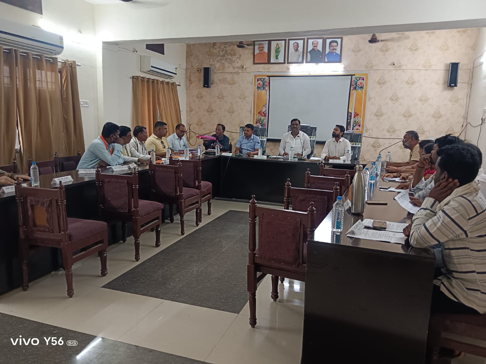 नगर पंचायत गुण्डरदेही की विशेष बैठक संपन्न: विकास कार्यों पर मुहर, महिला आरक्षण का विरोध करने पर इंडिया गठबन्धन के खिलाफ नगर पंचायत में निंदा प्रस्ताव पास।