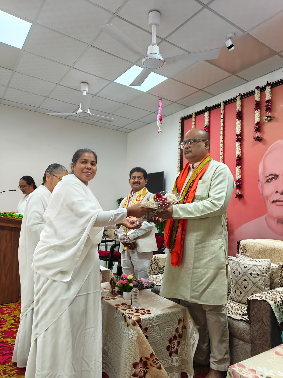 ब्रह्माकुमारीज़ द्वारा -100खुशहाल महिला, खुशहाल परिवार-100 विषय पर भव्य कार्यक्रम संपन्न महिला सशक्तिकरण से ही समाज का उत्थान संभव: सतीश साहू (विधायक प्रतिनिधि)।