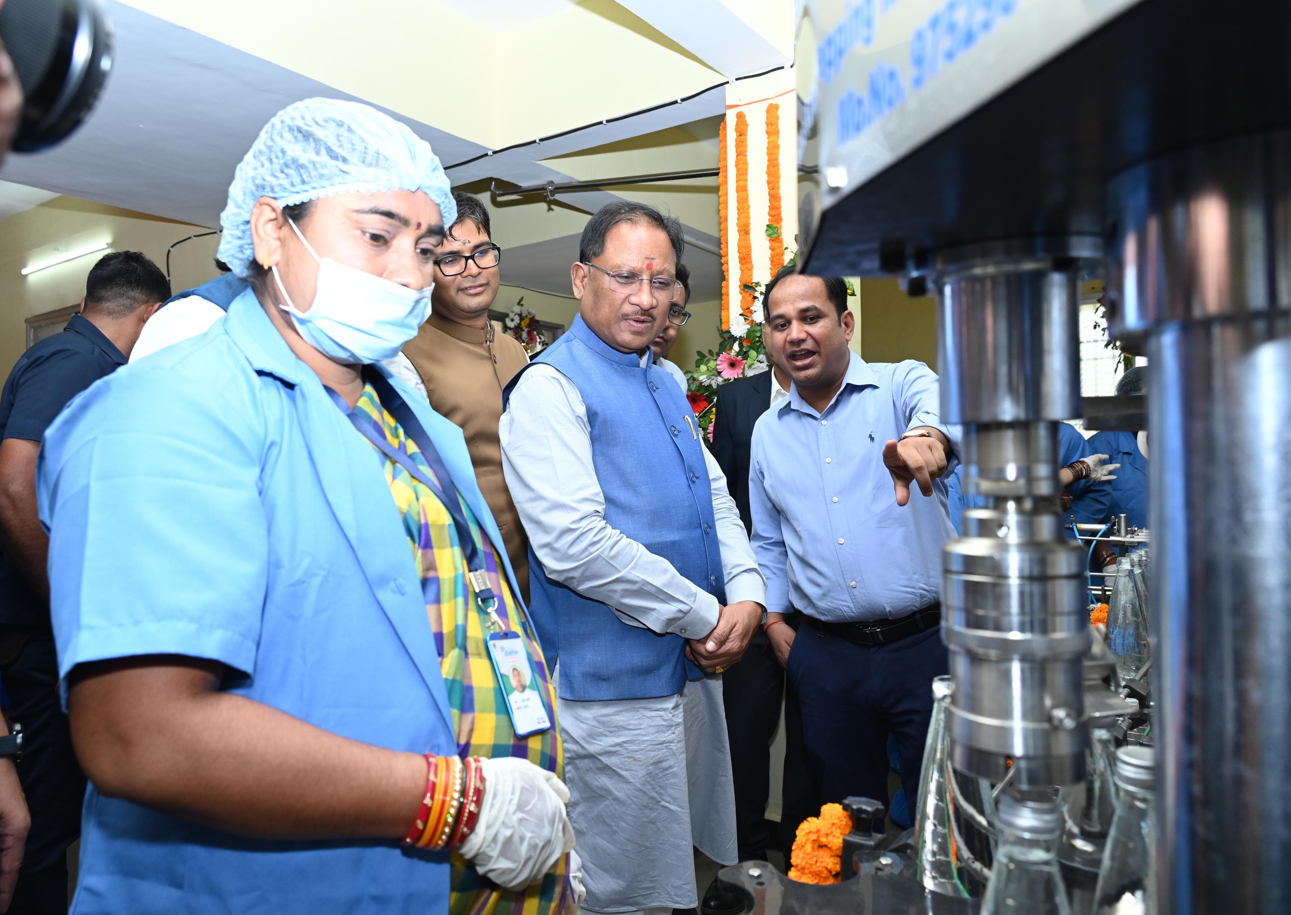 झरिया’ ने बदली तस्वीर: रायपुर में एल्कलाइन वाटर प्लांट बना महिला सशक्तिकरण का नया मॉडल।